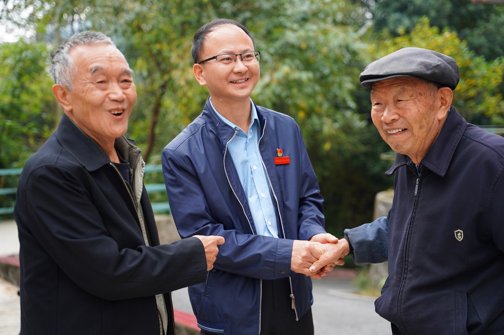 心系职教，欢乐重阳 | 学院开展离退休教职工重阳节活动